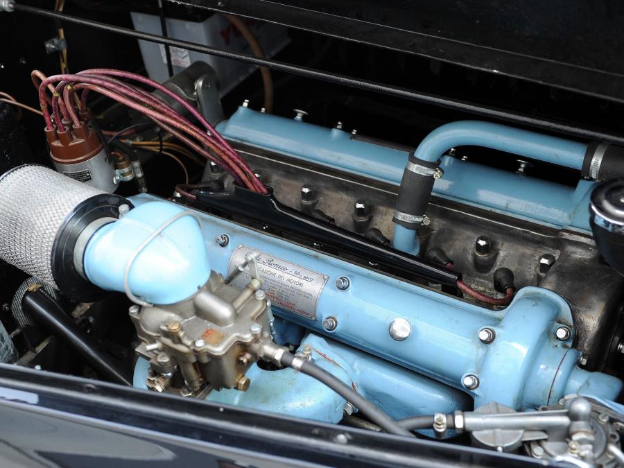 Моторный отсек Alfa Romeo 6C 2500 S Cabriolet (913.048) 1939 года  (фото 8 из 10)